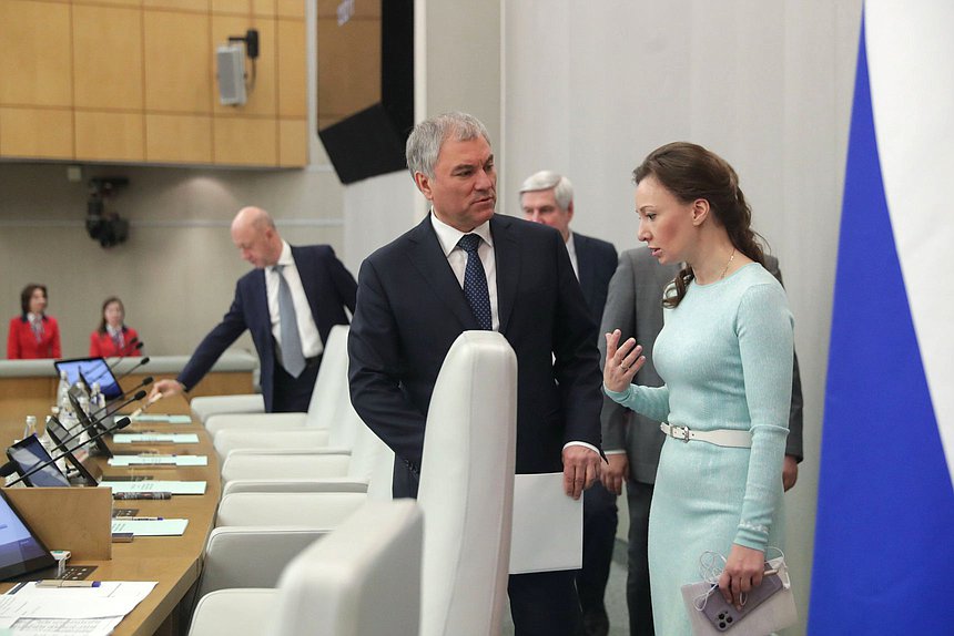 Председатель Государственной Думы Вячеслав Володин и заместитель Председателя Государственной Думы Анна Кузнецова