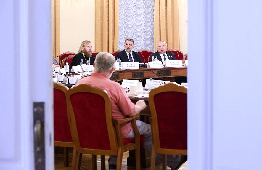 Круглый стол Комитета по развитию гражданского общества, вопросам общественных и религиозных объединений на тему «О противодействии распространению сатанизма и другим деструктивным явлениям в медиакультурном пространстве России»