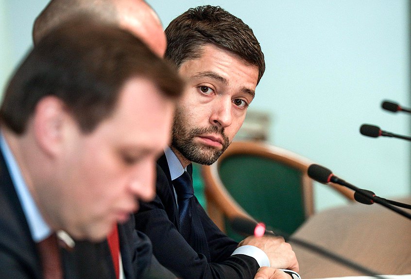 Член Комитета по строительству и жилищно-коммунальному хозяйству Александр Якубовский