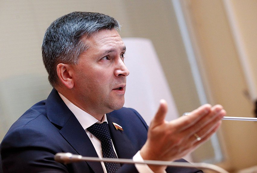 Председатель Комитета по экологии, природным ресурсам и охране окружающей среды Дмитрий Кобылкин