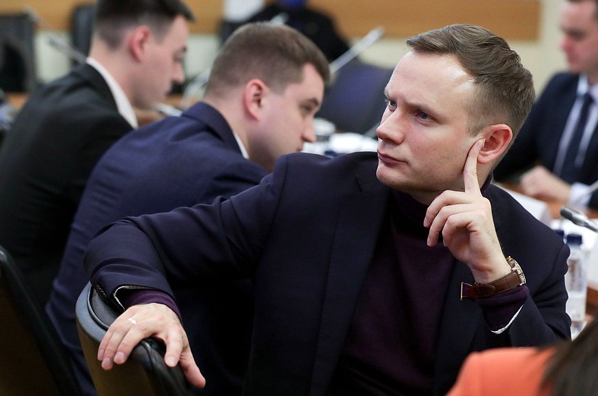Заместитель Председателя Комитета по молодежной политике Владимир Исаков