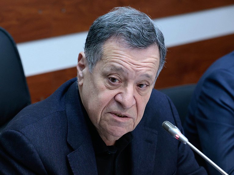 Председатель Комитета по бюджету и налогам Андрей Макаров