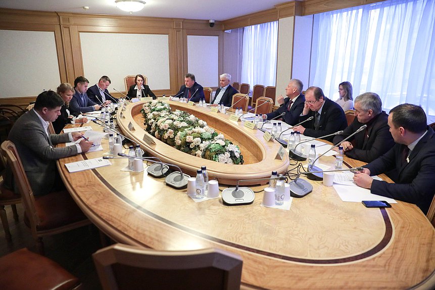 Круглый стол Комитета по аграрным вопросам на тему «Развитие кооперации и поддержка личных подсобных хозяйств: возможности самозанятости»