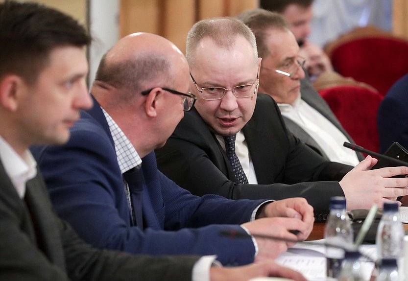 Круглый стол Комитета по строительству и ЖКХ на тему «Совершенствование системы госзаказа в строительстве и проектировании»