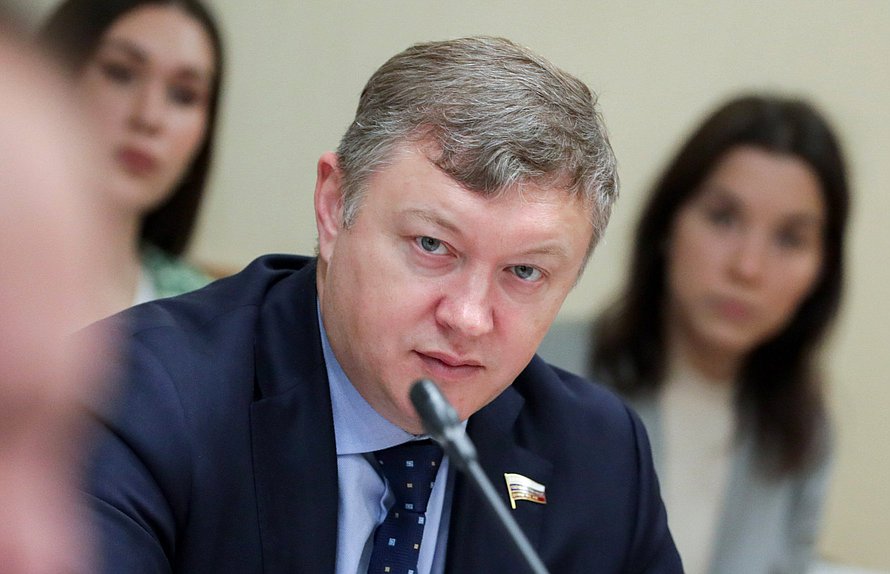 Заместитель Председателя Комитета по экологии, природным ресурсам и охране окружающей среды Евгений Марков