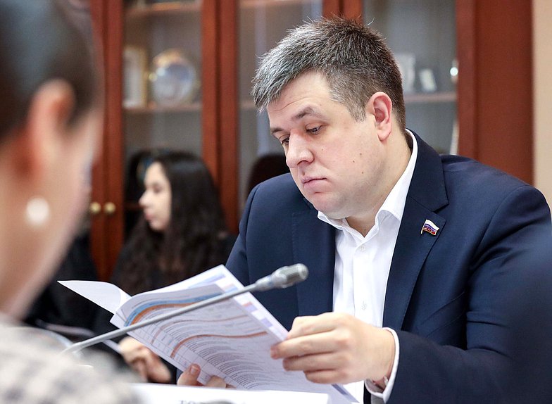 Заместитель Председателя Комитета по молодежной политике Александр Толмачев