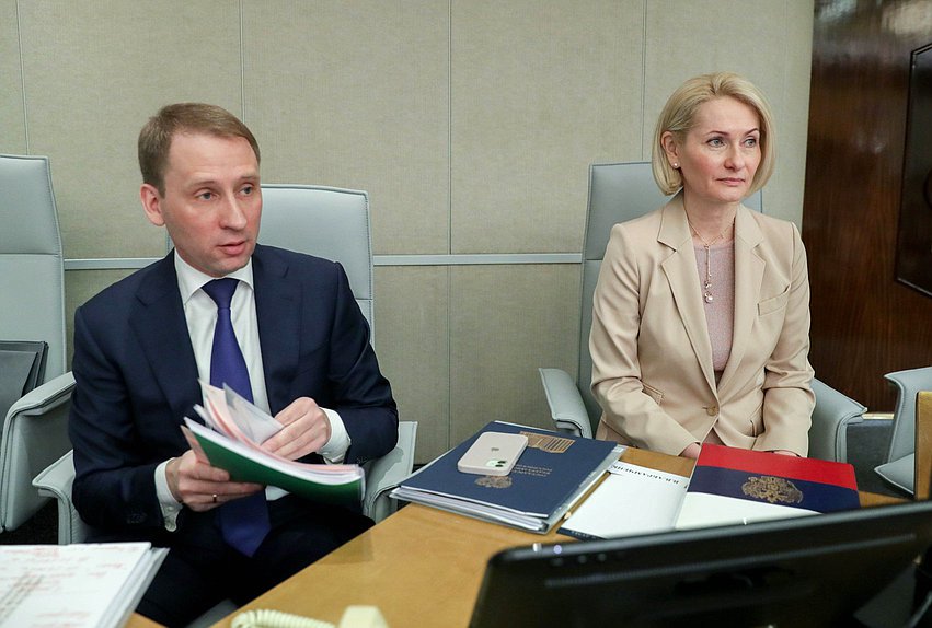Министр природных ресурсов и экологии РФ Александр Козлов и заместитель Председателя Правительства РФ Виктория Абрамченко