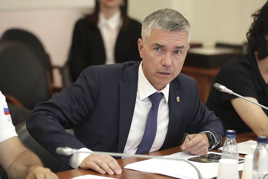 Член Комитета по физической культуре и спорту Евгений Ревенко