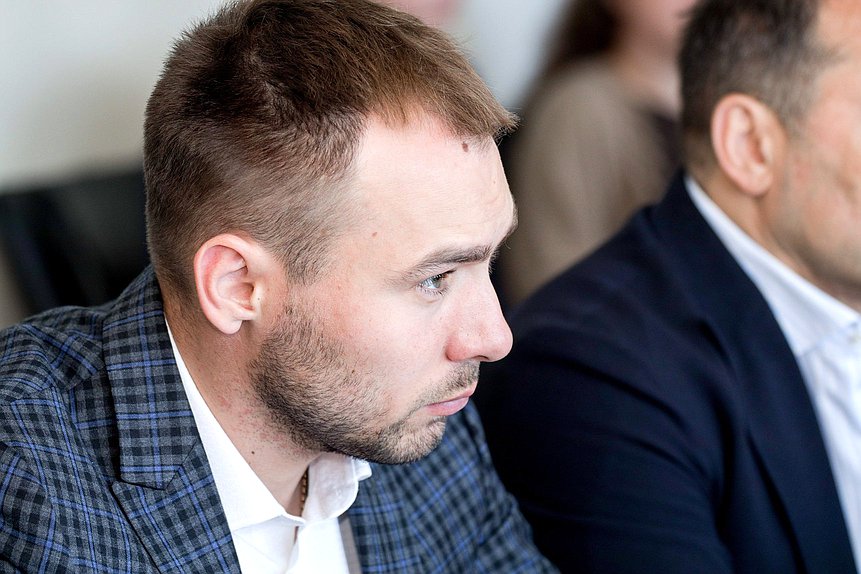 Заместитель Председателя Комитета по физической культуре и спорту Антон Шипулин
