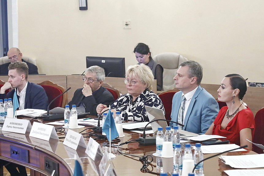 Круглый стол на тему "Вопросы регулирования психологической деятельности в России"