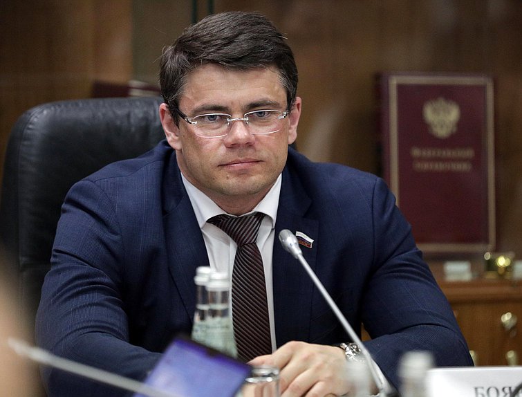 Председатель Комитета по информационной политике, информационным технологиям и связи Сергей Боярский