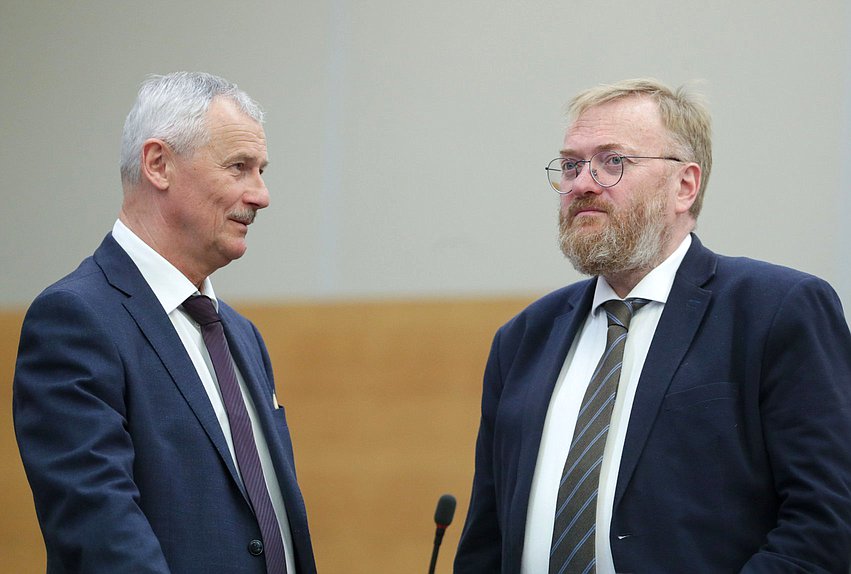 Член комитета по финансовому рынку Николай Цед и заместитель Председателя Комитета по вопросам семьи, женщин и детей Виталий Милонов