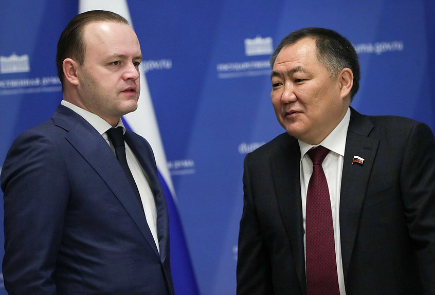 Заместители Председателя Государственной Думы Владислав Даванков и Шолбан Кара-оол