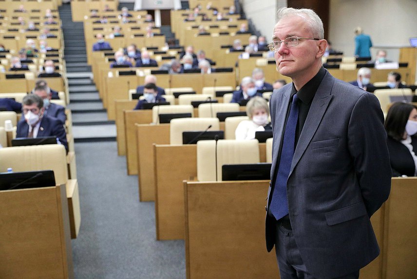 Член Комитета по труду, социальной политике и делам ветеранов Олег Шеин