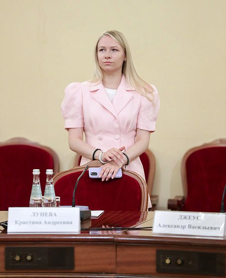 Заседание Экспертного совета по вопросам совершенствования законодательства в социальной сфере при заместителе Председателя Государственной Думы Анне Кузнецовой