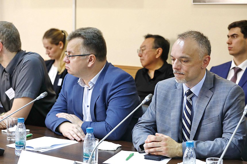 Круглый стол на тему «Влияние изменения климата на вечную мерзлоту, безопасность освоения Арктической зоны»