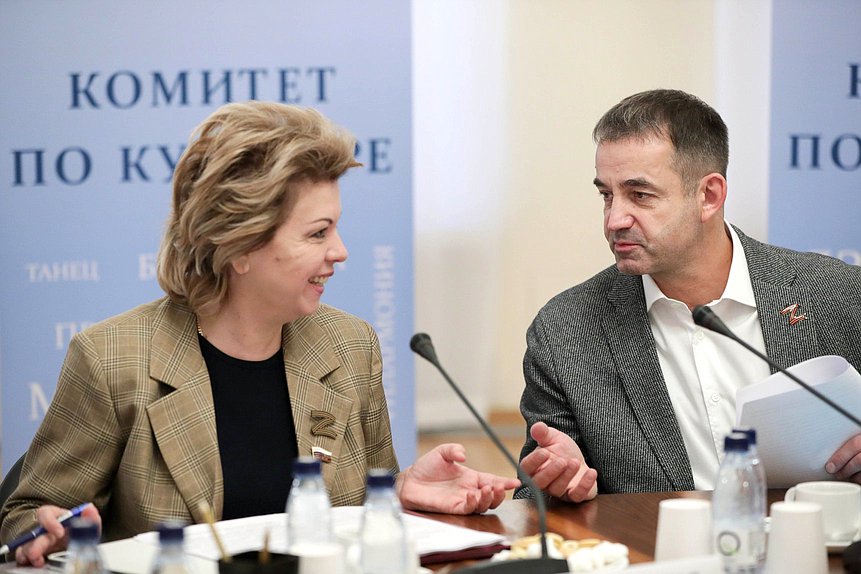Председатель Комитета по культуре Елена Ямпольская и Первый заместитель Председателя Комитета Дмитрий Певцов