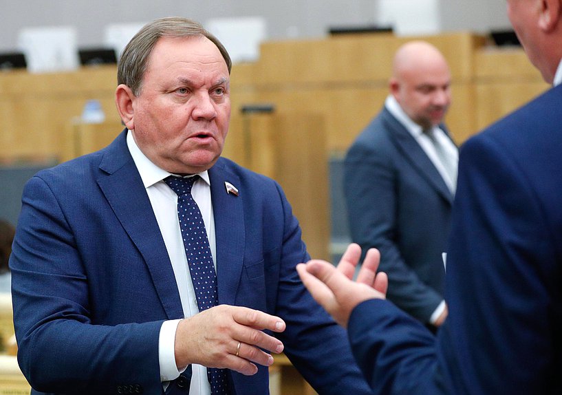 Член Комитета по транспорту и строительству Виктор Дерябкин