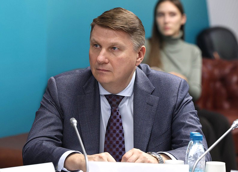 Полномочный представитель Правительства РФ в Государственной Думе Александр Синенко