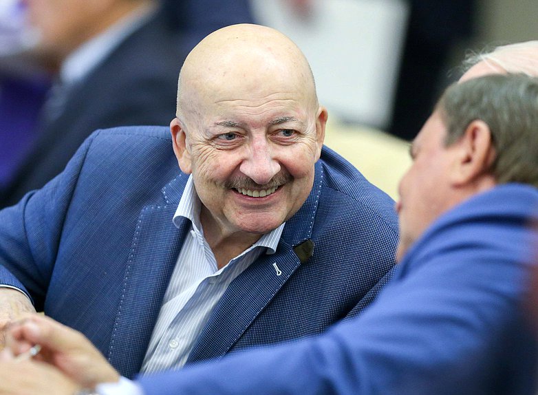 Член Комитета по образованию и науке Гаджимет Сафаралиев