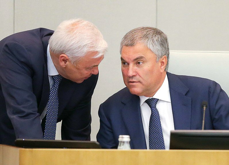 Председатель Государственной Думы Вячеслав Володин и Председатель Комитета по финансовому рынку Анатолий Аксаков