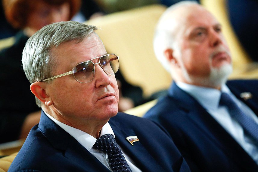 Первый заместитель Председателя Комитета по науке и высшему образованию Олег Смолин