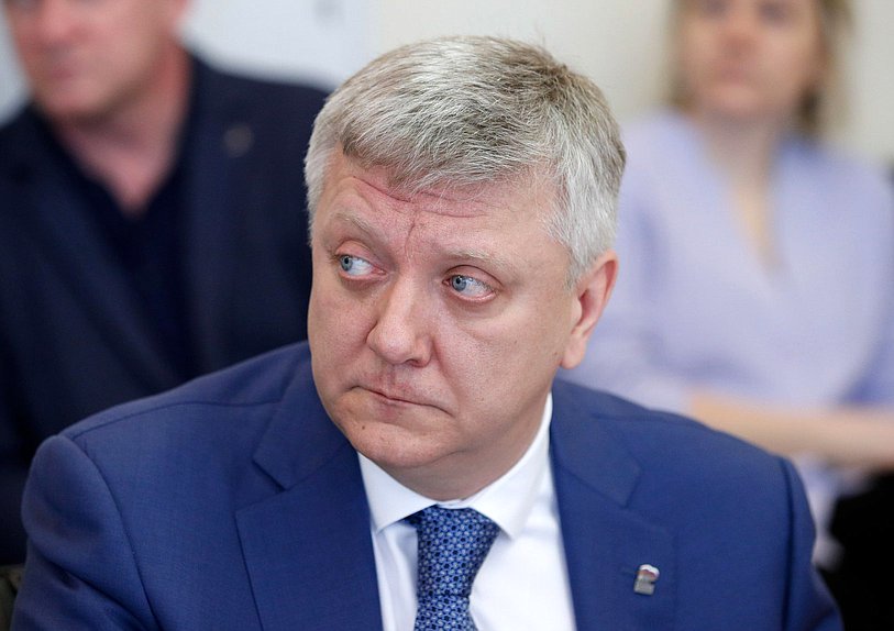 Член Комитета по государственному строительству и законодательству Дмитрий Вяткин