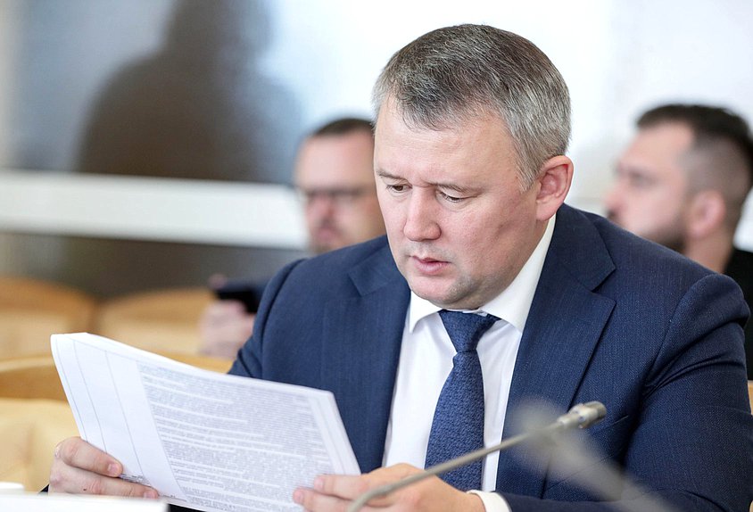 Член Комитета по молодежной политике Вячеслав Дамдинцурунов