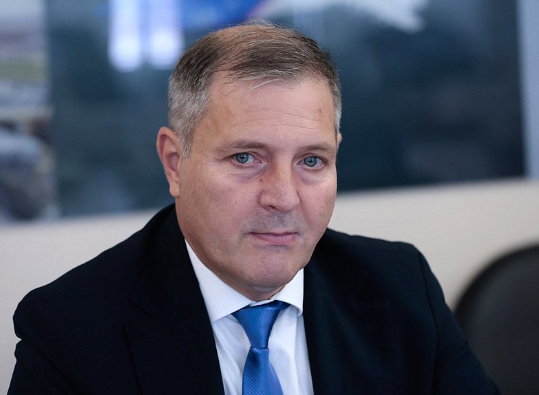 Член Комитета по промышленности и торговле Игорь Брагарник