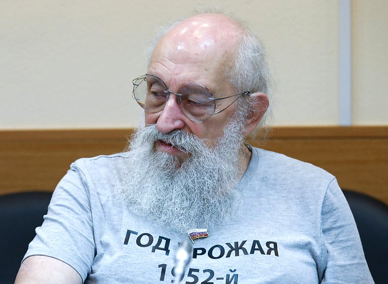 Член Комитета по просвещению Анатолий Вассерман