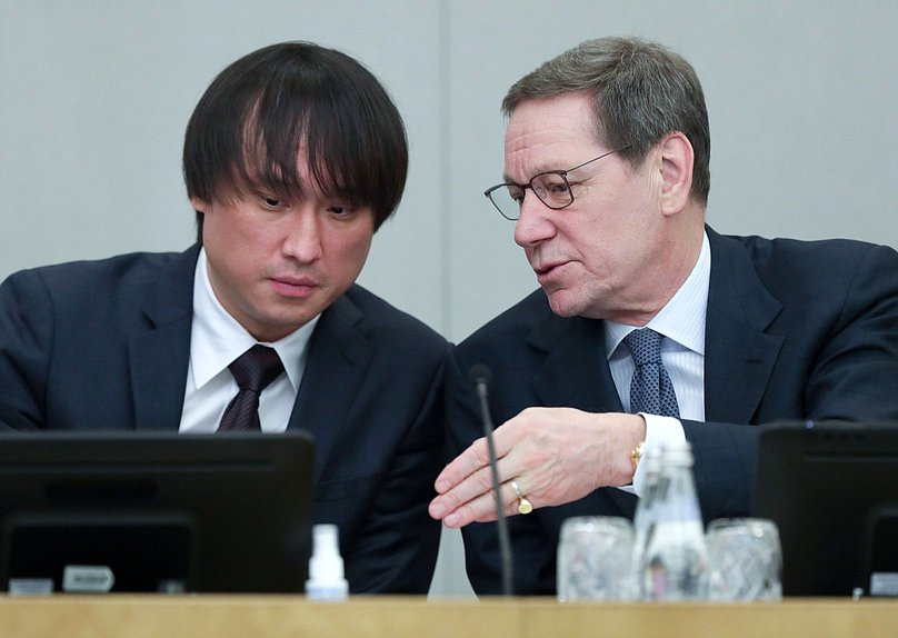 Председатель Комитета по туризму и развитию туристической инфраструктуры Сангаджи Тарбаев и Первый заместитель Председателя Государственной Думы Александр Жуков