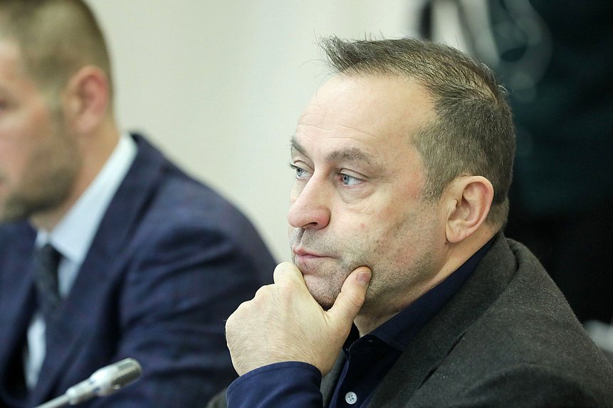 Председатель Комитета по физической культуре и спорту Дмитрий Свищев