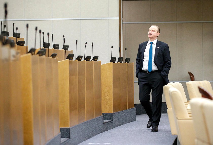 Член Комитета по транспорту и строительству Сергей Веремеенко