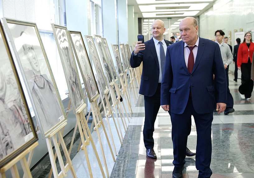 Член Комитета по обороне Андрей Колесник и член Комитета по транспорту и развитию транспортной инфраструктуры Олег Гарин