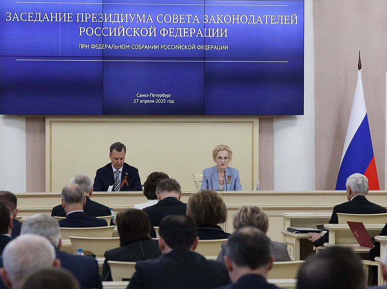 Первый заместитель Председателя Совета Федерации Андрей Яцкин и заместитель Председателя Государственной Думы Ирина Яровая