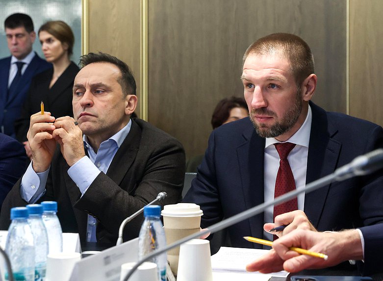 Первые заместители Председателя Комитета по физической культуре и спорту Дмитрий Свищев и Дмитрий Пирог