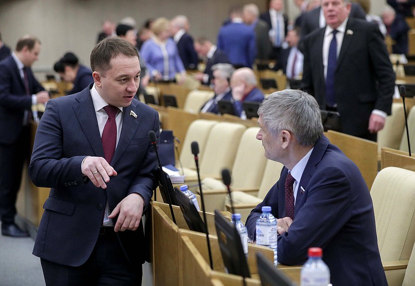Член Комитета по государственному строительству и законодательству Олег Быков и заместитель Председателя Комитета по аграрным вопросам Алексей Лавриненко