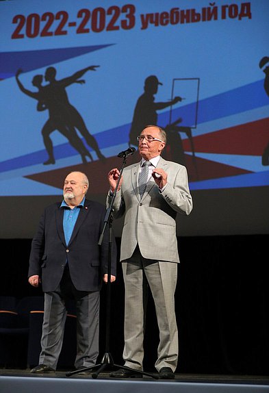 Первый заместитель Председателя Комитета по развитию гражданского общества, вопросам общественных и религиозных объединений Николай Бурляев и ректор ВГИК им. С.А. Герасимова Владимир Малышев