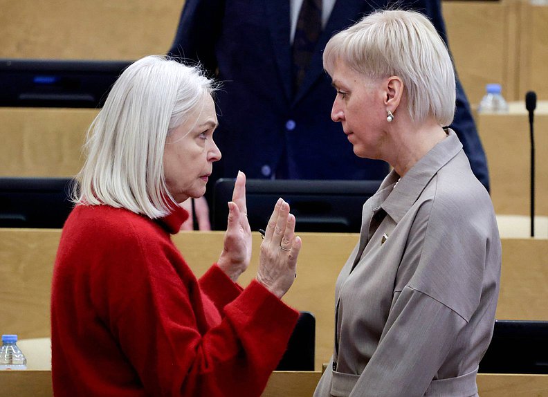 Председатель Комитета по просвещению Ирина Белых и заместитель Председателя Комитета Ирина Ивенских