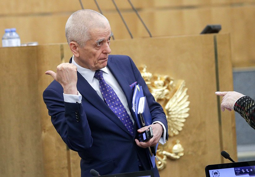Первый заместитель Председателя Комитета по образованию и науке Геннадий Онищенко