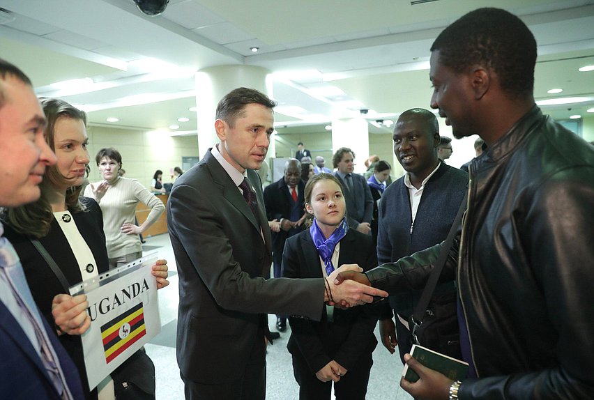 Deputy Chairman of the Committee on Construction and Housing Alexander Aksenenko and members of the delegation of the Republic of Uganda