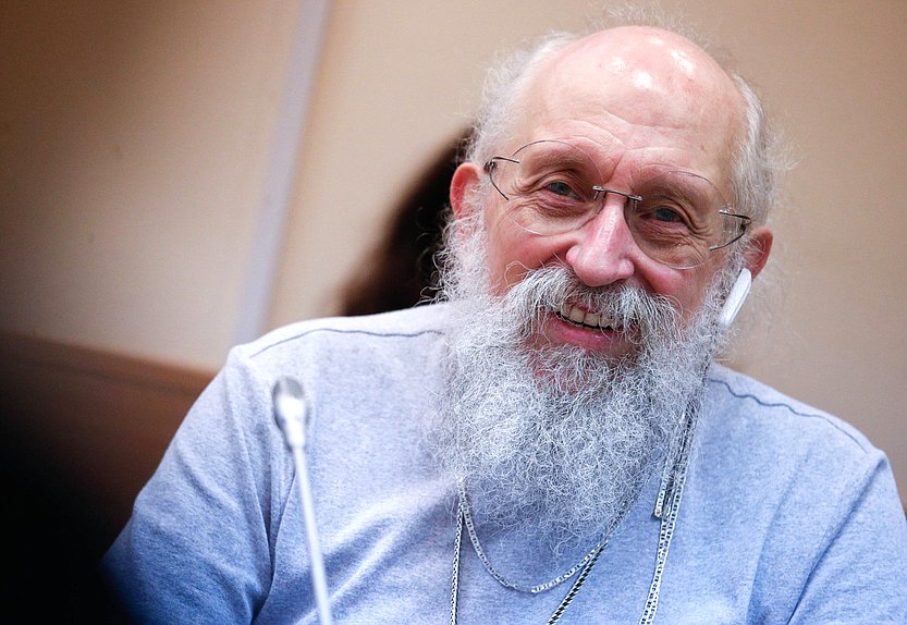 Член Комитета по просвещению Анатолий Вассерман