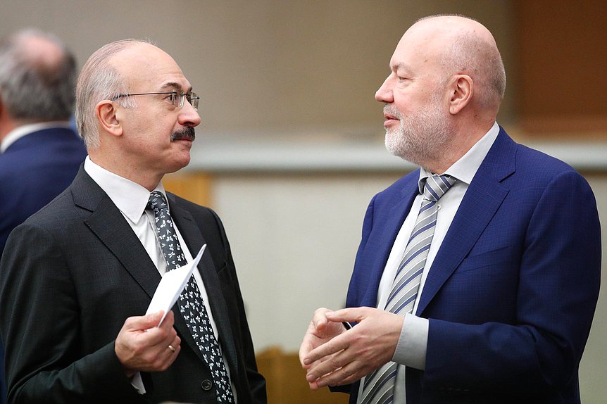 Председатель Комитета по науке и высшему образованию Сергей Кабышев и Председатель Комитета по государственному строительству и законодательству Павел Крашенинников