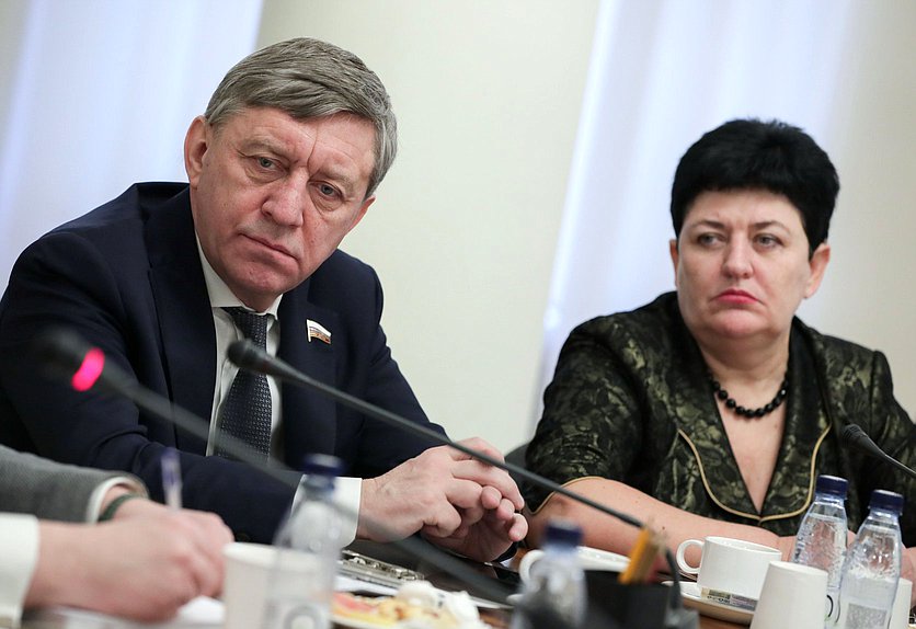 Члены Комитета по культуре Сергей Соловьев и Ольга Германова