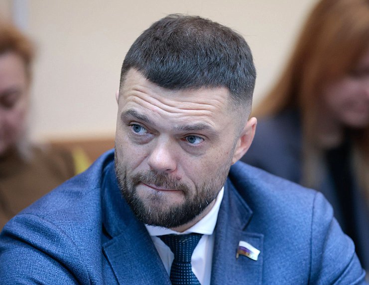 Член Комитета Комитета по экологии, природным ресурсам и охране окружающей среды Вадим Логунов