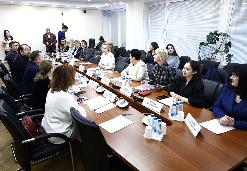 Заседание Круглого стола на тему "Формирование воспитательной среды в приграничье"