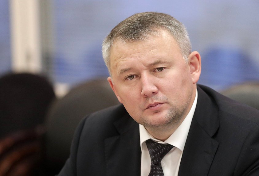 Член Комитета по молодежной политике Вячеслав Дамдинцурунов