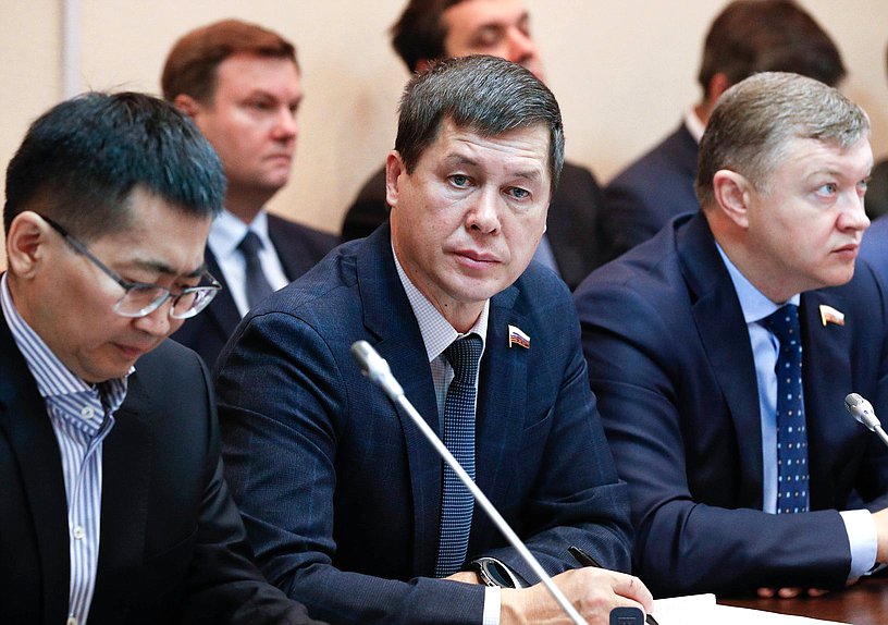 Член Комитета по экологии, природным ресурсам и охране окружающей среды Зариф Байгускаров