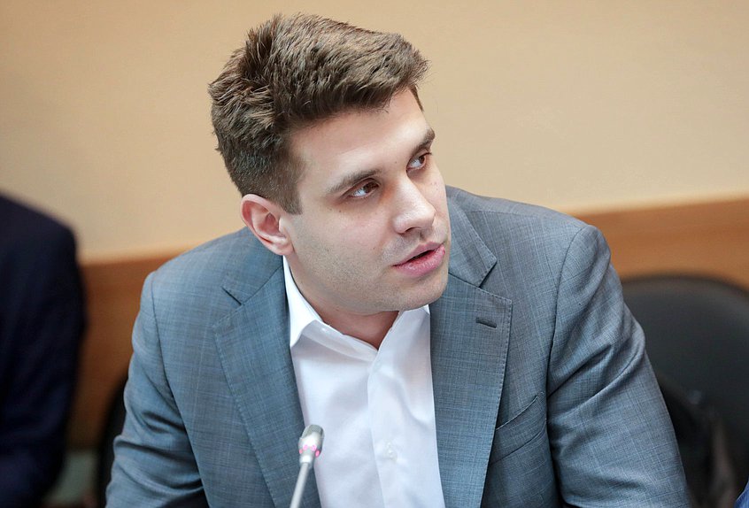 Заседание рабочей группы Комиссии по обеспечению жилищных прав граждан на тему «Правовое регулирование пилотного проекта создания некоммерческого фонда наемного жилья для граждан, участвующих в реализации крупных инвестиционных проектов на ТОСЭР»