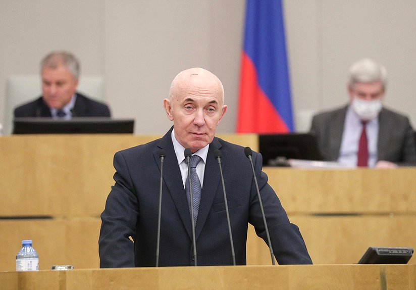 Первый заместитель Председателя Комитета по государственному строительству и законодательству Юрий Синельщиков